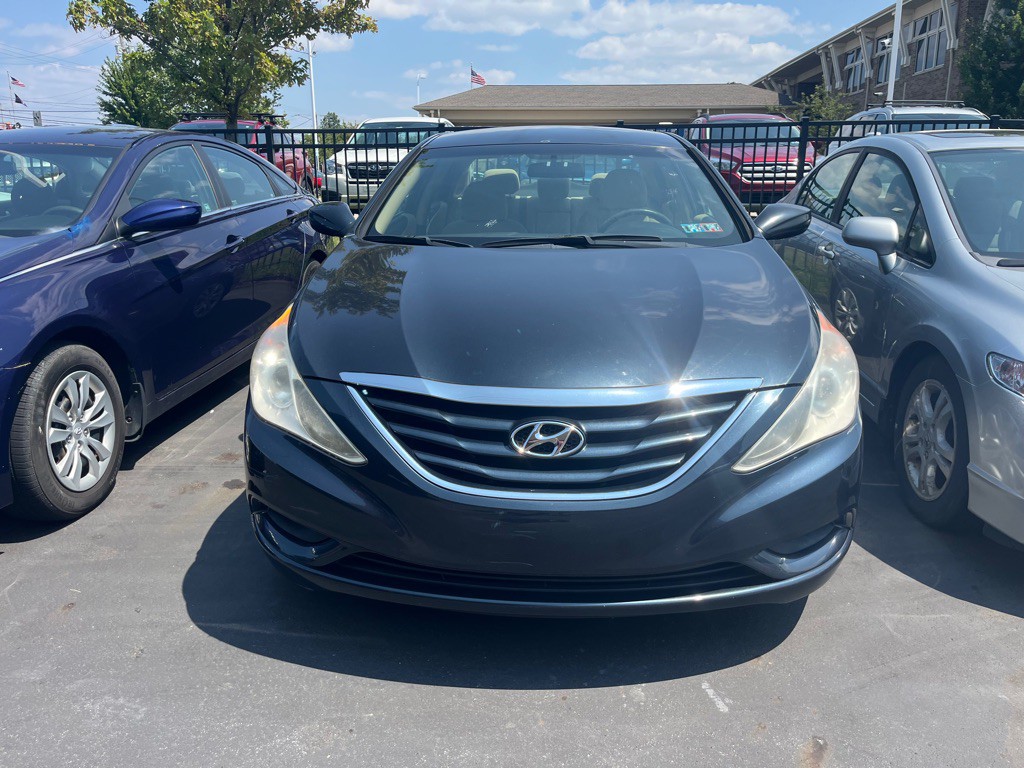 2011 Hyundai Sonata Image 2