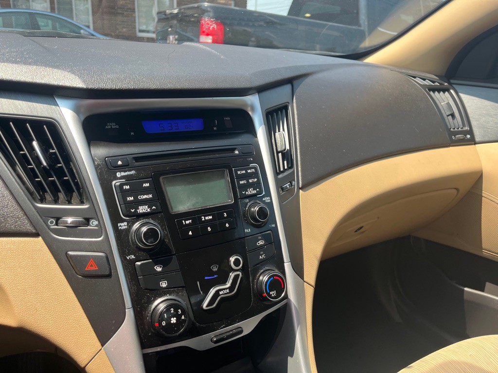 2011 Hyundai Sonata Image 12
