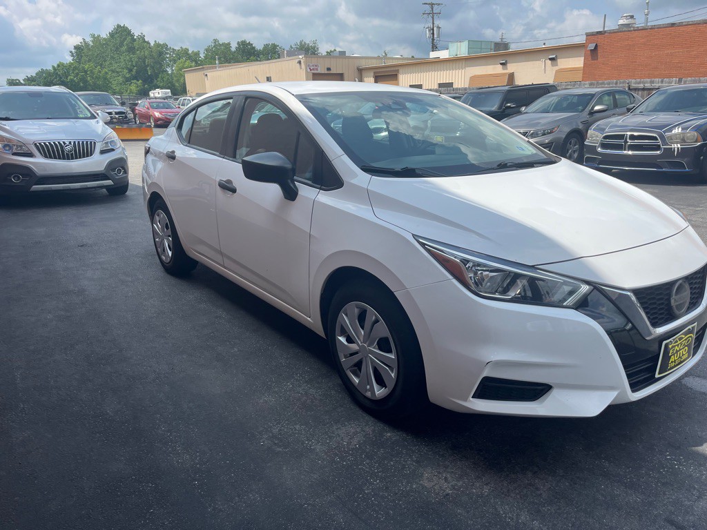 2021 Nissan Versa Image 2