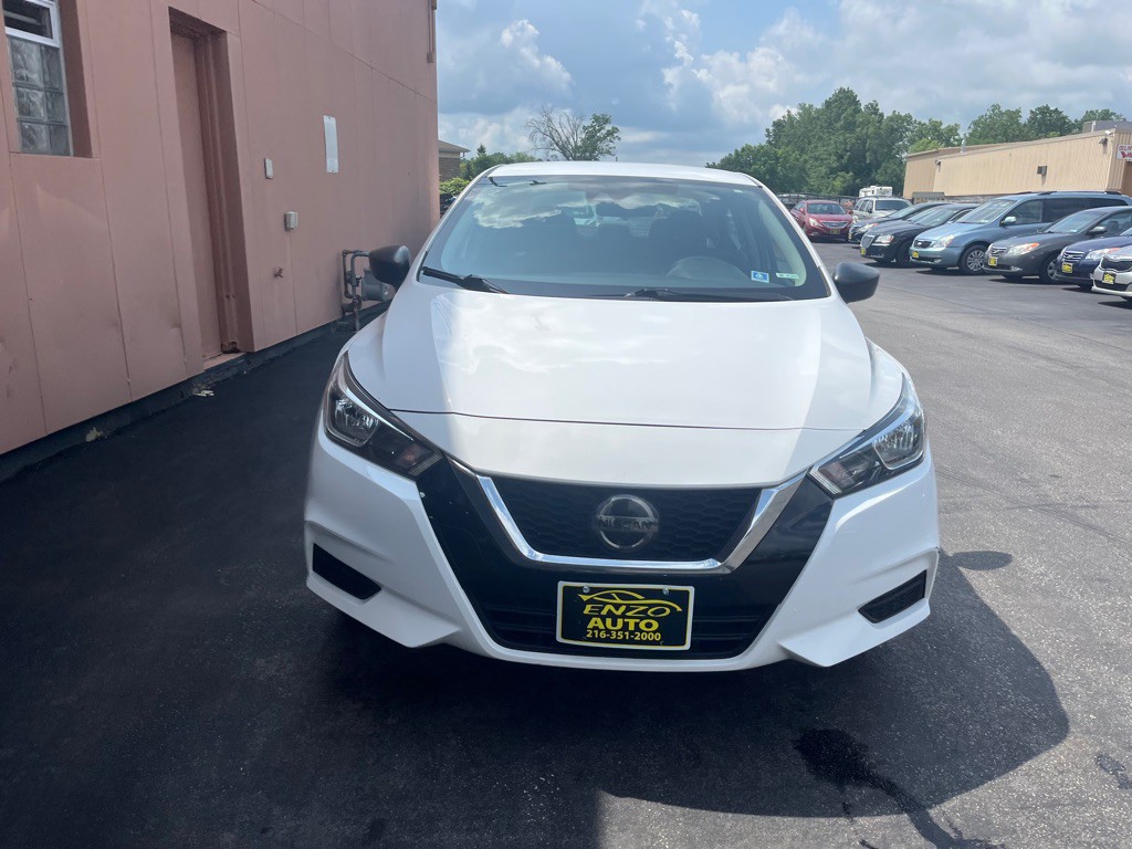 2021 Nissan Versa Image 3