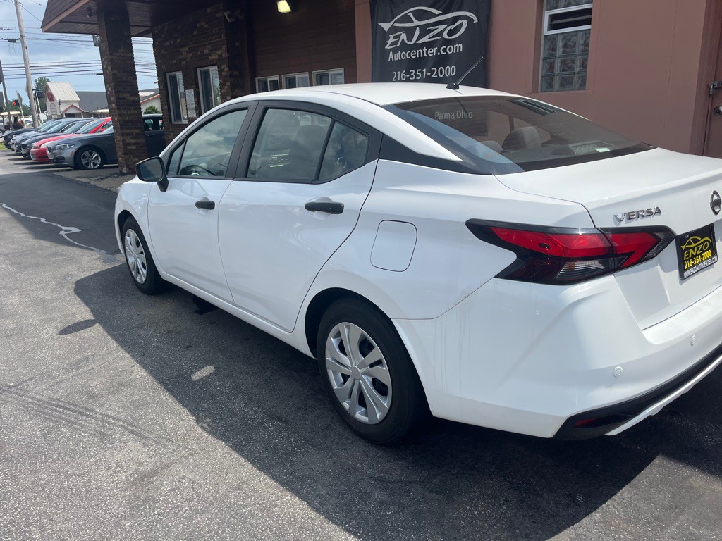 2021 Nissan Versa Image 4