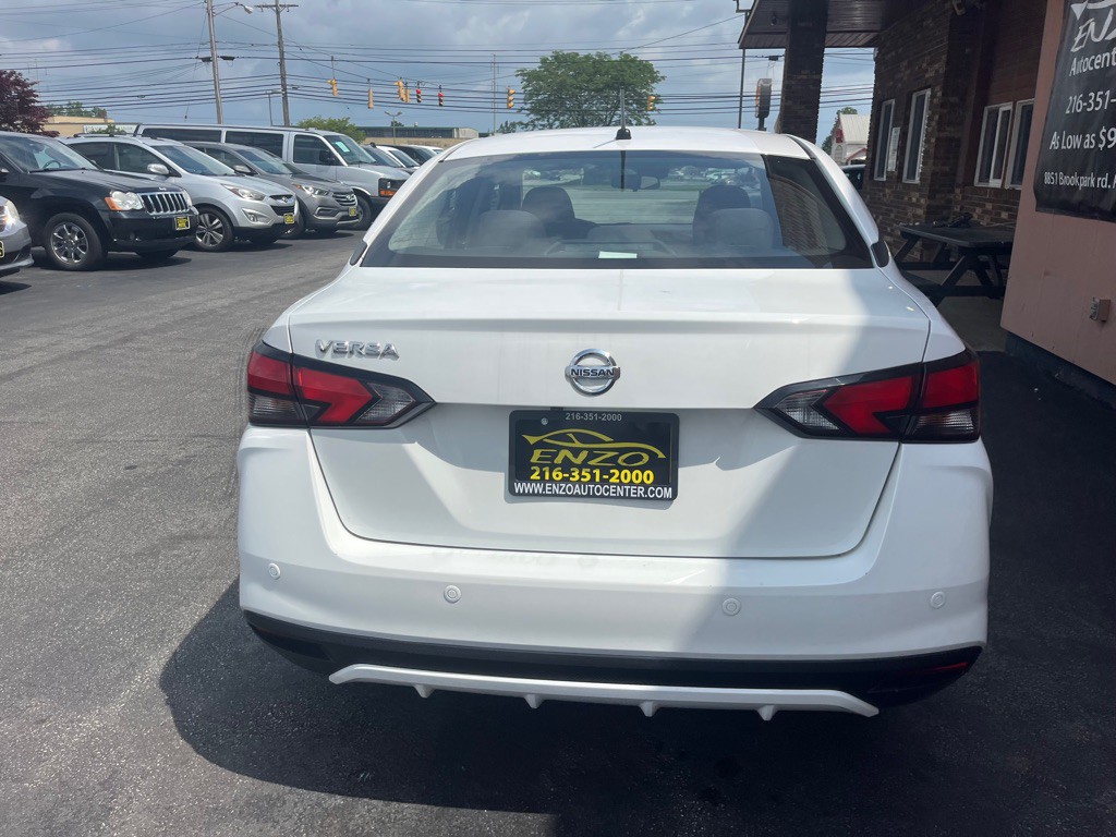 2021 Nissan Versa Image 5