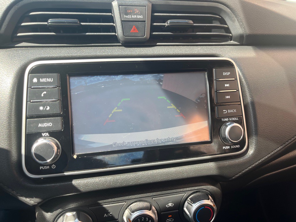 2021 Nissan Versa Image 9