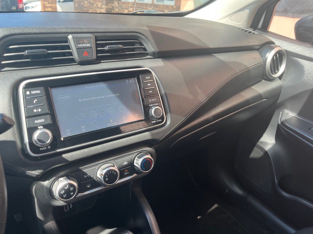 2021 Nissan Versa Image 11