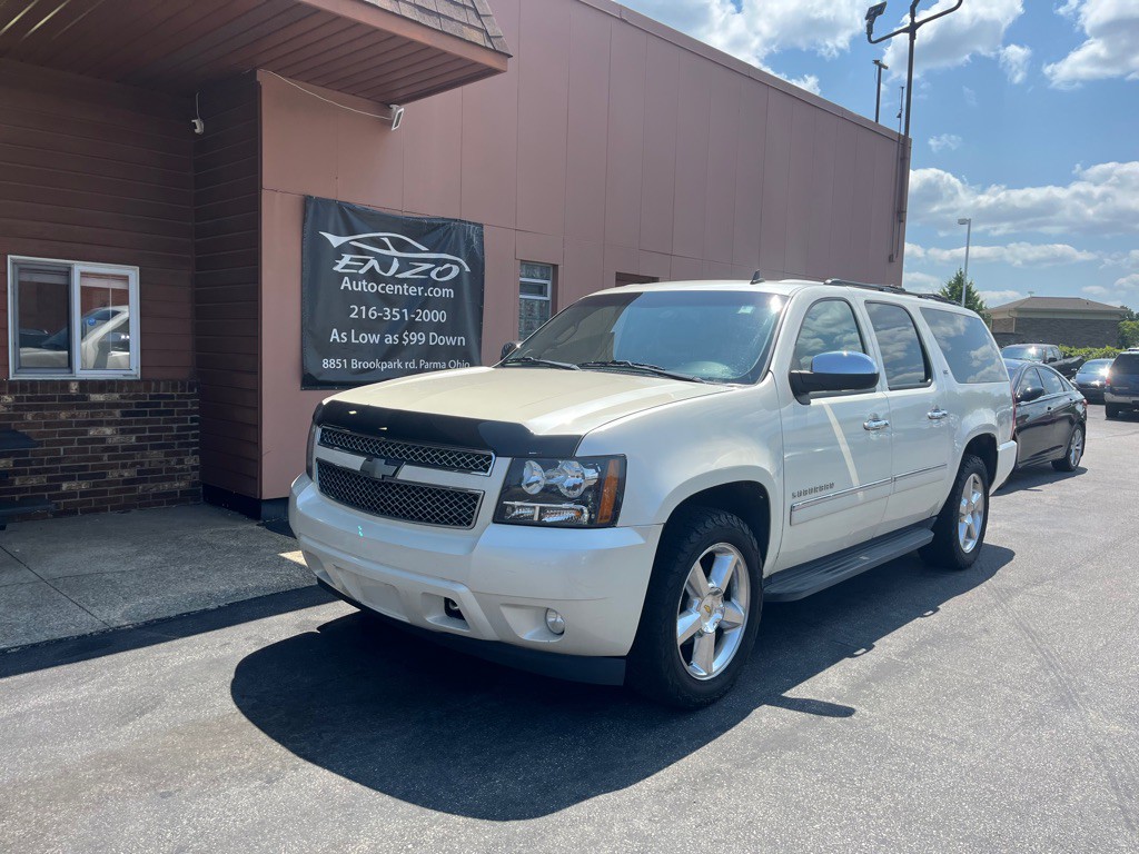 2011 Chevrolet Suburban Image 1