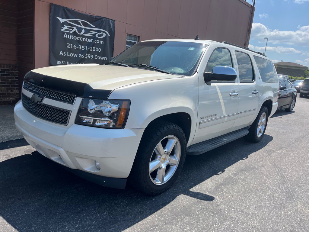 2011 Chevrolet Suburban Image 2