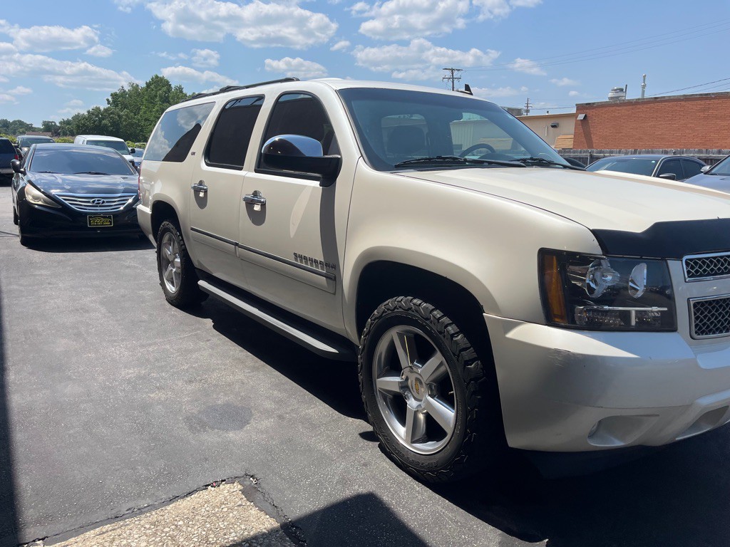 2011 Chevrolet Suburban Image 4