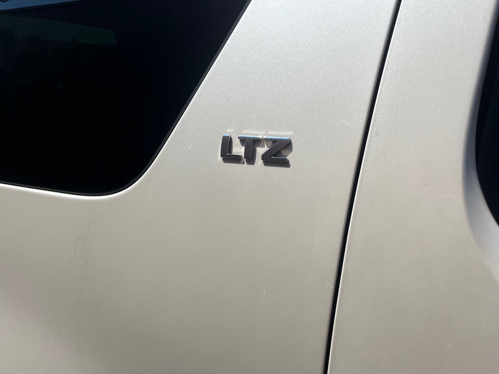 2011 Chevrolet Suburban Image 6