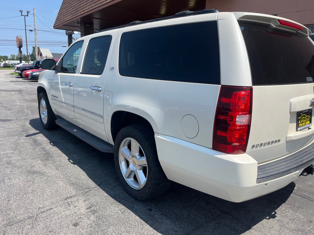 2011 Chevrolet Suburban Image 9