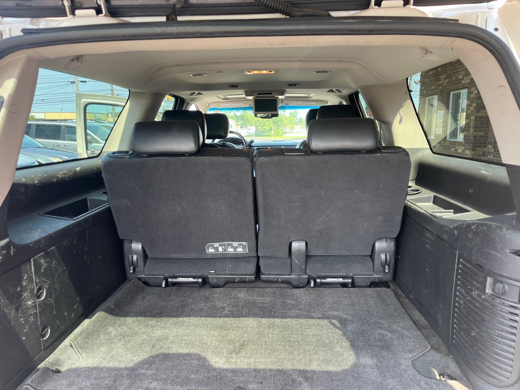 2011 Chevrolet Suburban Image 10