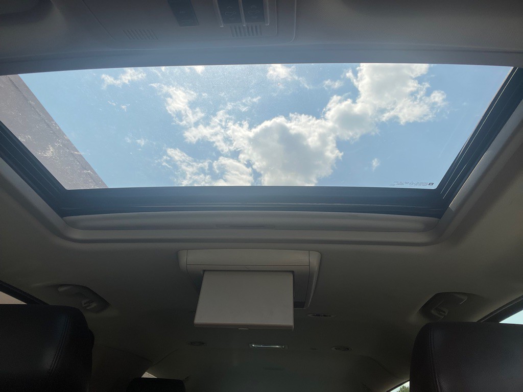 2011 Chevrolet Suburban Image 18
