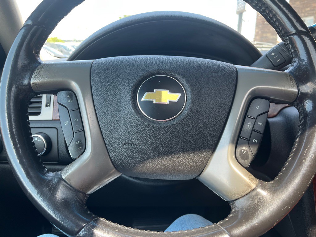 2011 Chevrolet Suburban Image 19