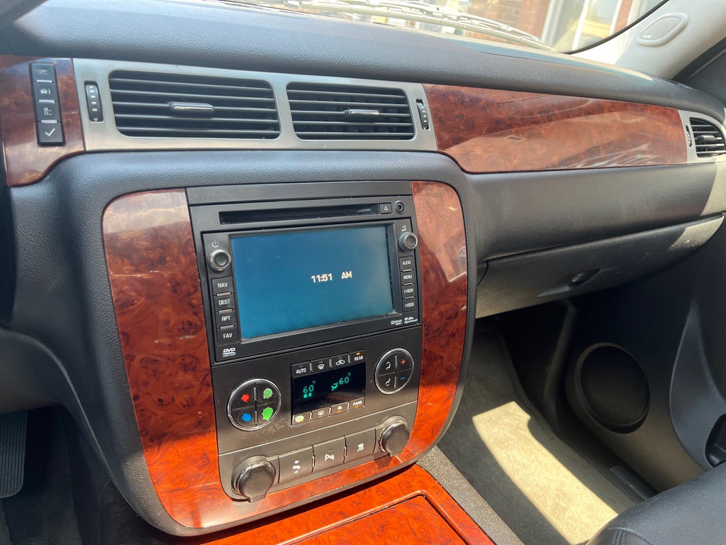 2011 Chevrolet Suburban Image 20
