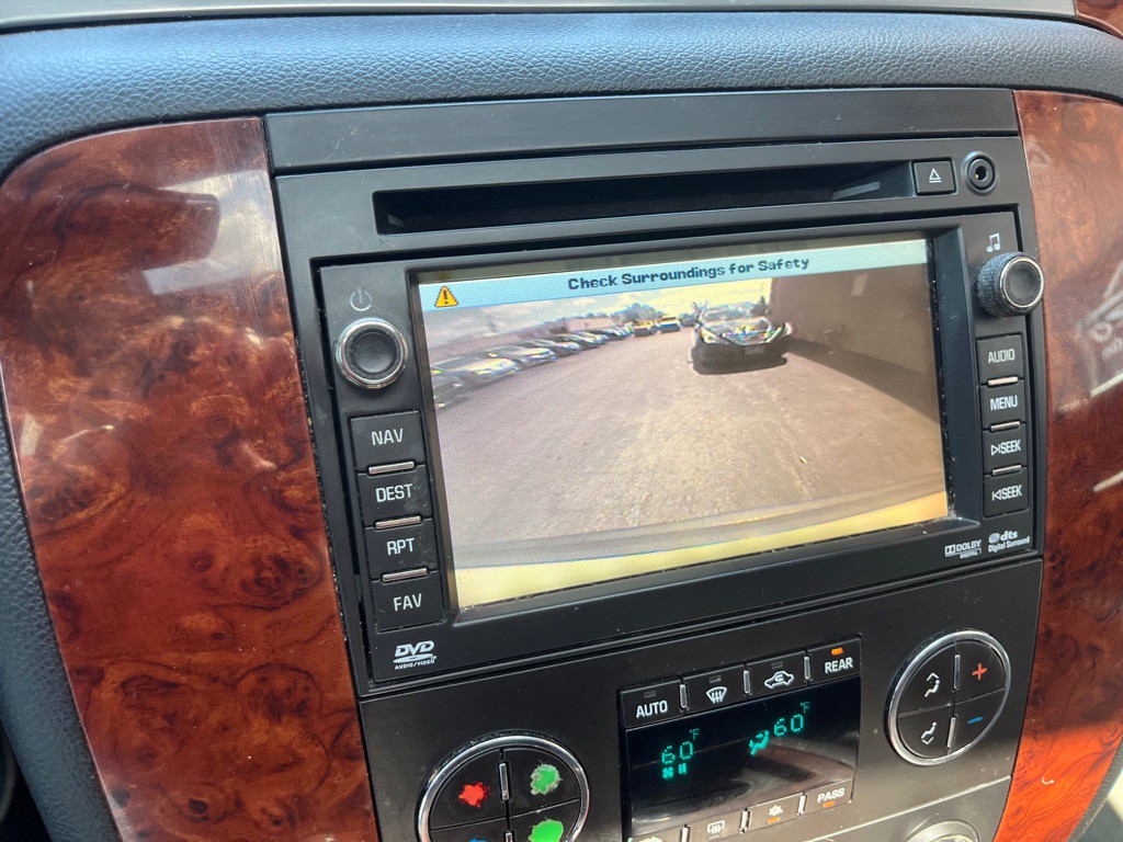 2011 Chevrolet Suburban Image 21