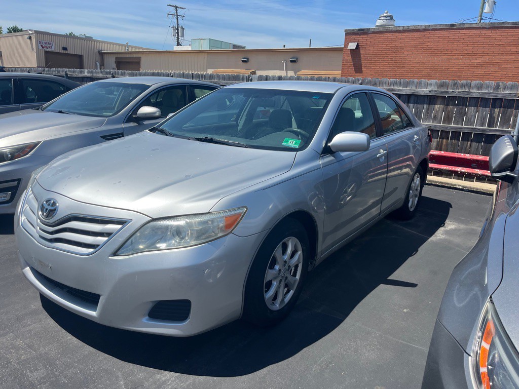 2011 Toyota Camry Image 2