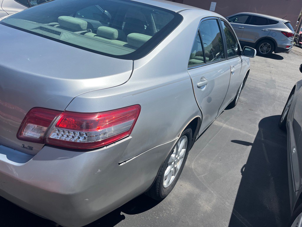 2011 Toyota Camry Image 4