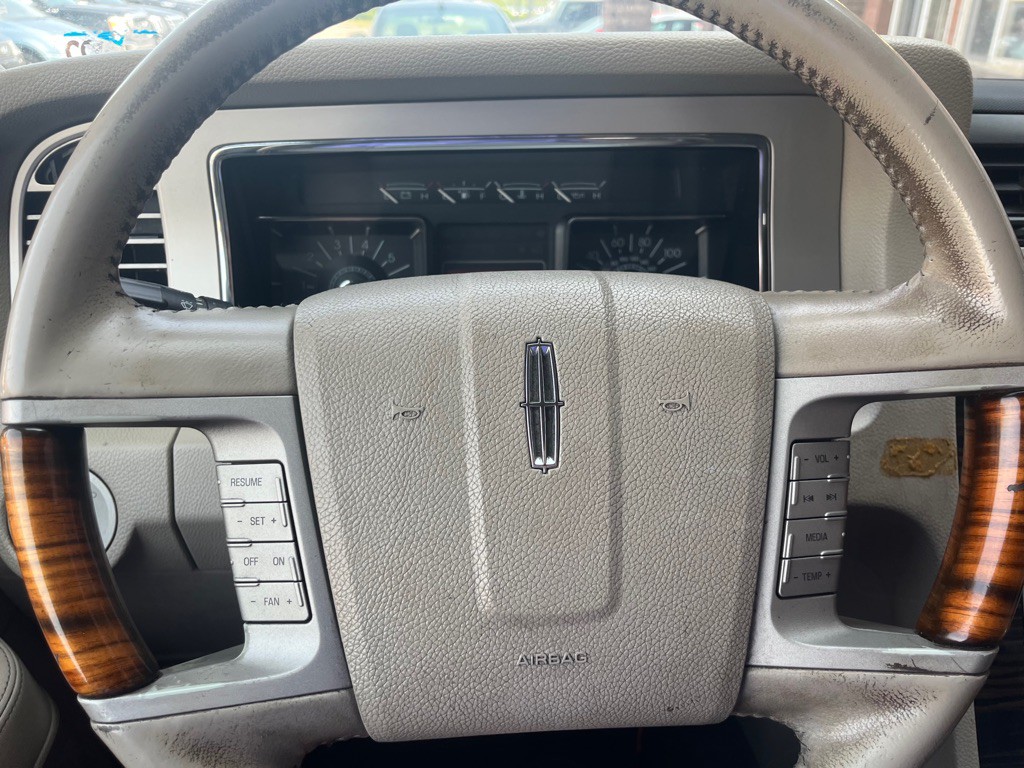 2007 Lincoln Navigator Image 25