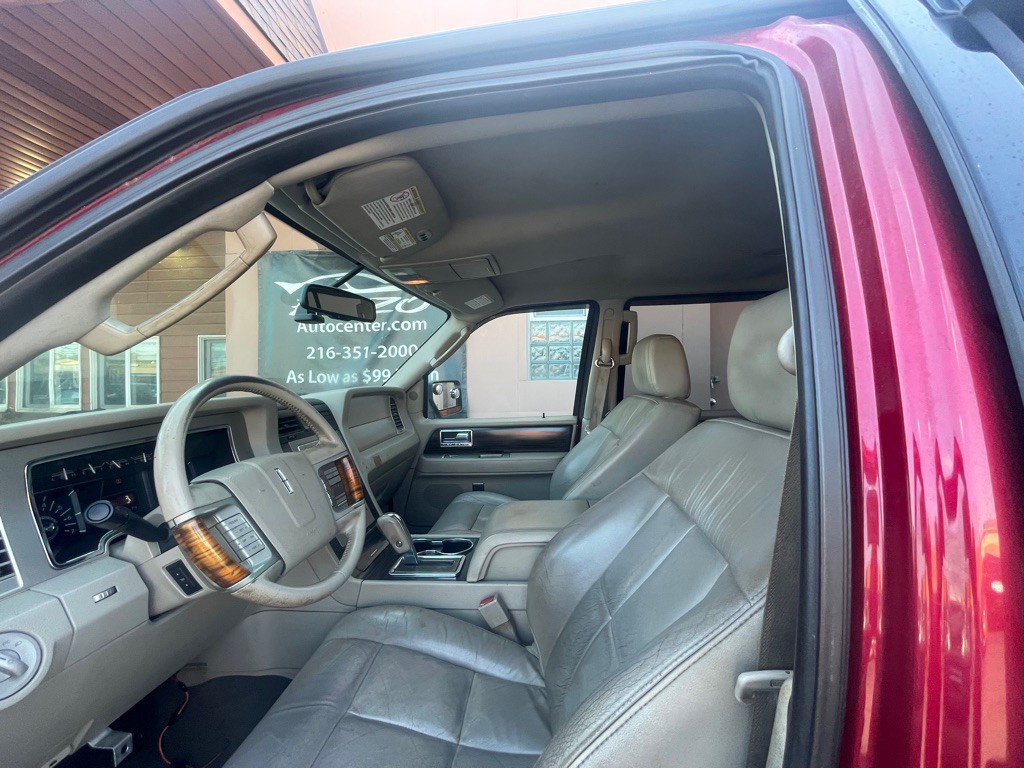 2007 Lincoln Navigator Image 4