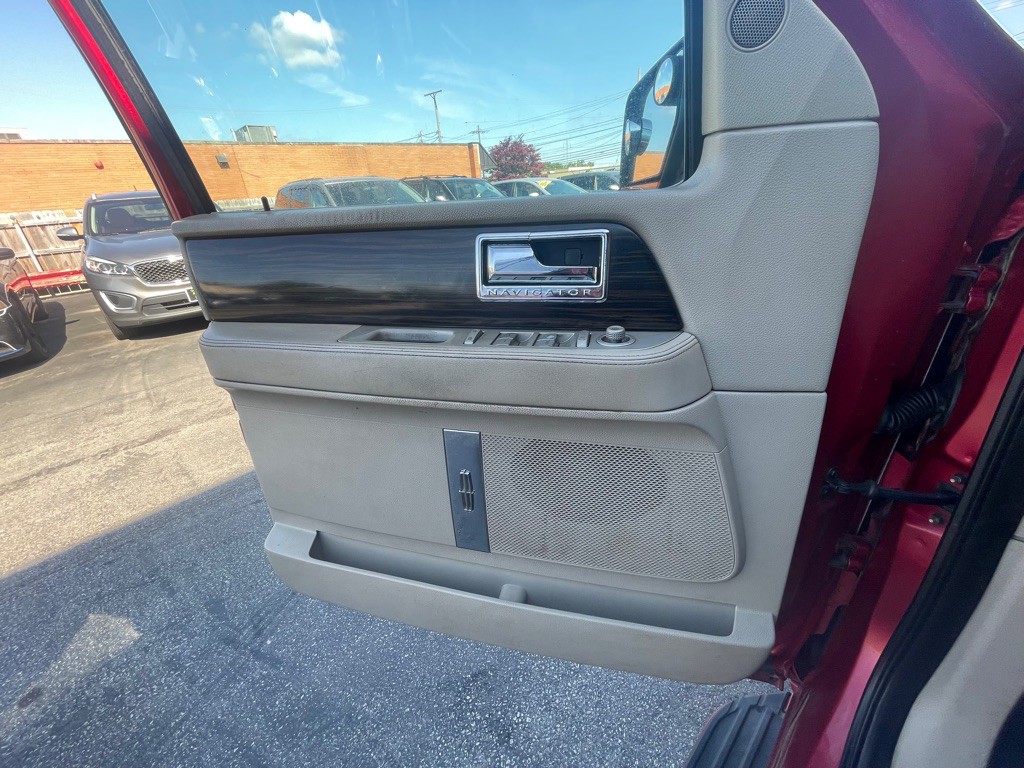2007 Lincoln Navigator Image 7
