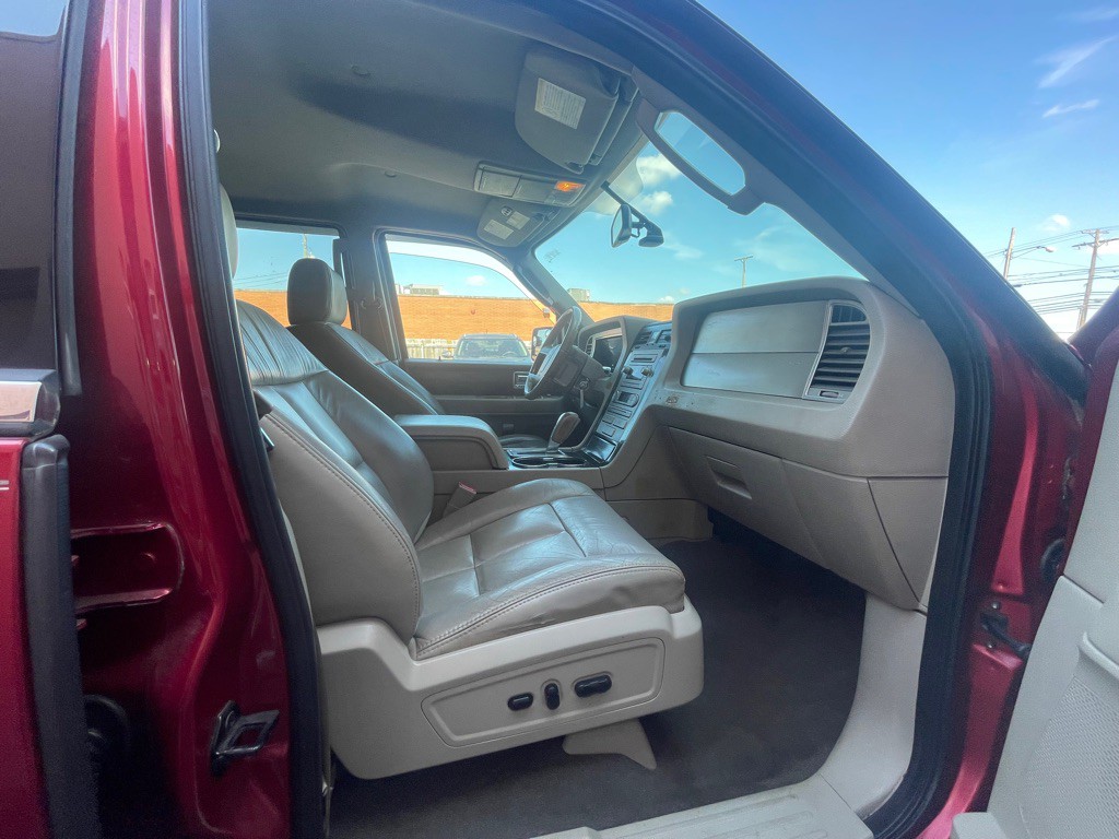 2007 Lincoln Navigator Image 8