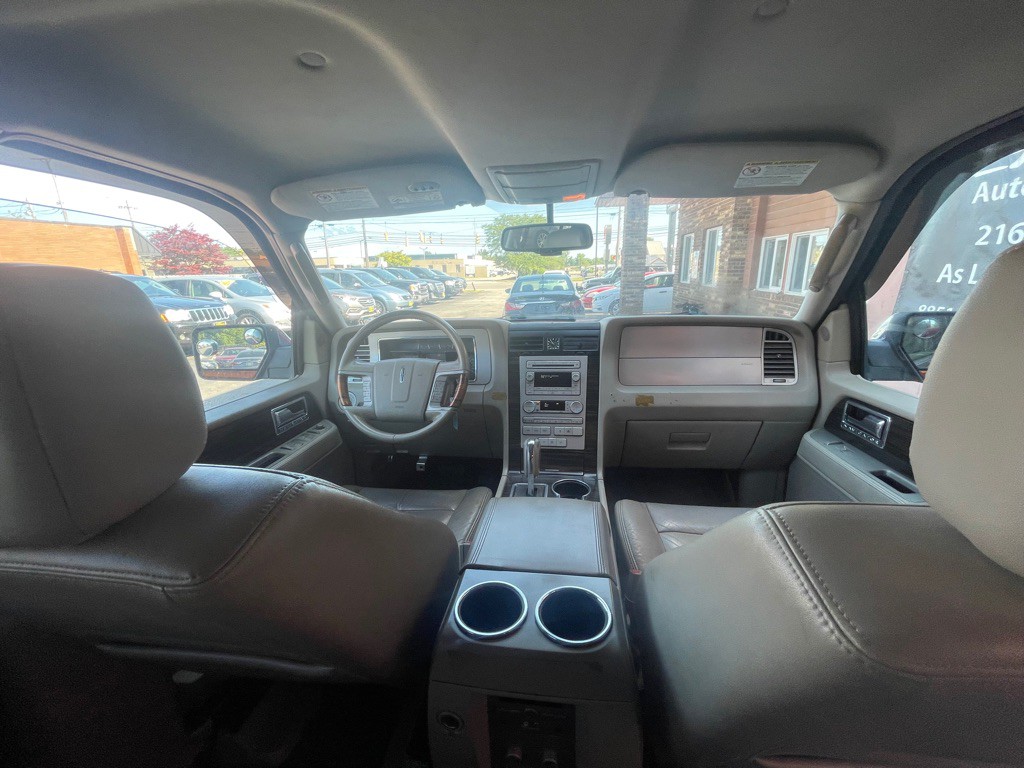 2007 Lincoln Navigator Image 9
