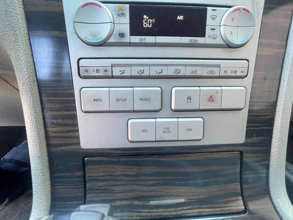 2007 Lincoln Navigator Image 3