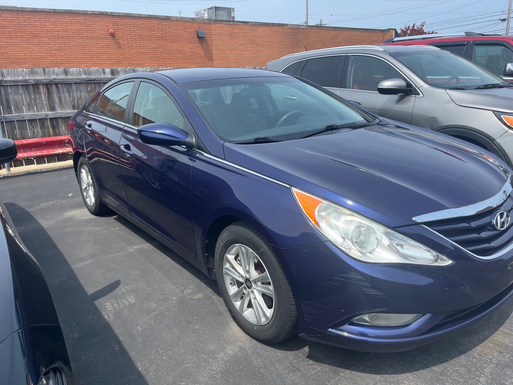 2013 Hyundai Sonata Image 2