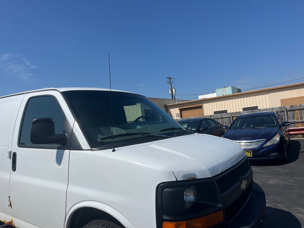 2009 Chevrolet Express Image 3