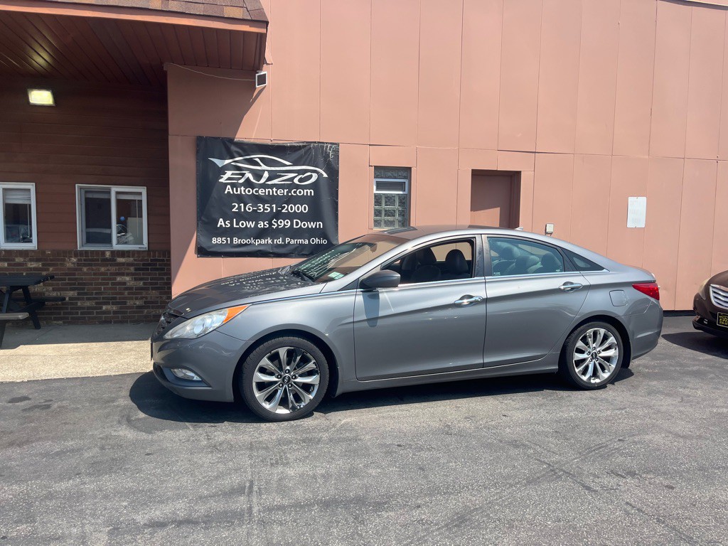 2013 Hyundai Sonata Image 2