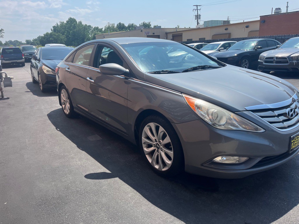 2013 Hyundai Sonata Image 3