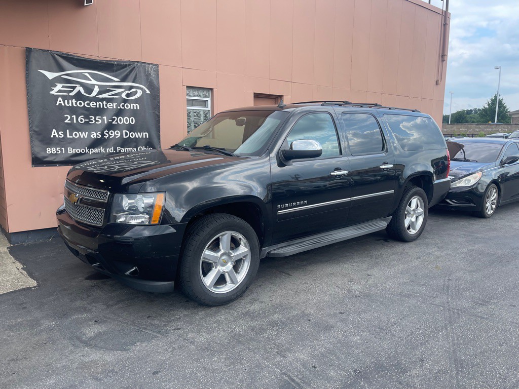 2013 Chevrolet Suburban Image 1