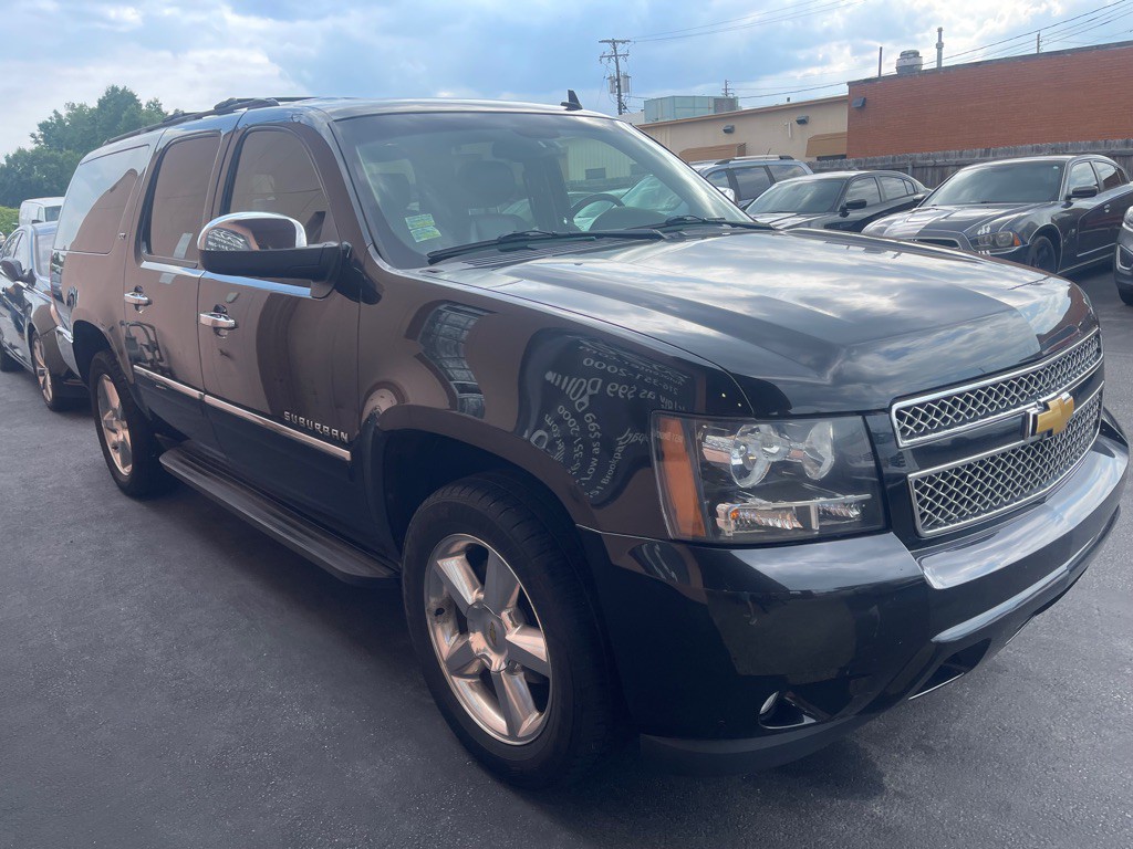 2013 Chevrolet Suburban Image 3