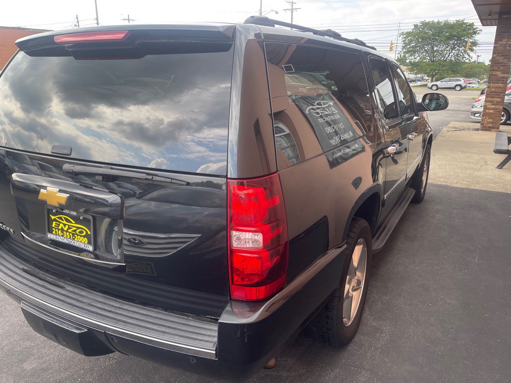 2013 Chevrolet Suburban Image 4