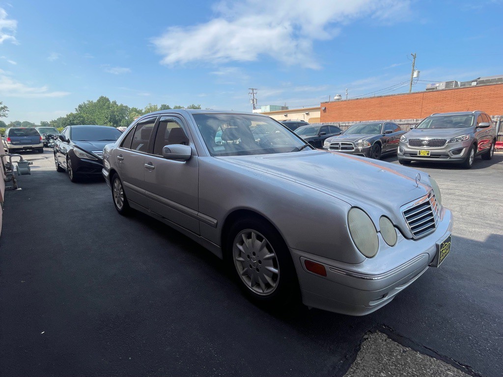 2000 Mercedes-Benz E-Class Image 3