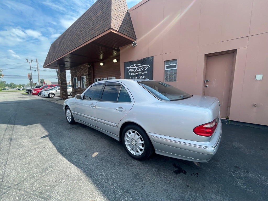 2000 Mercedes-Benz E-Class Image 4