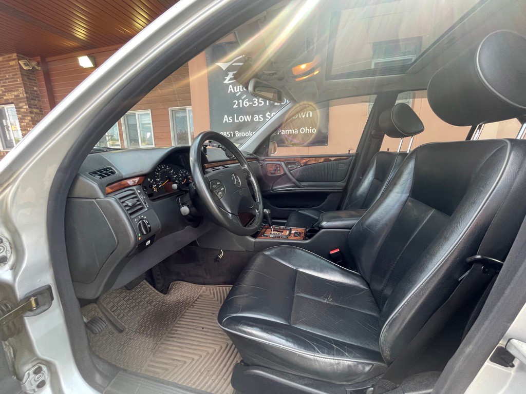 2000 Mercedes-Benz E-Class Image 6