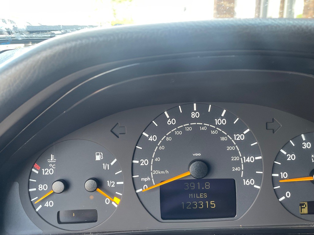 2000 Mercedes-Benz E-Class Image 12