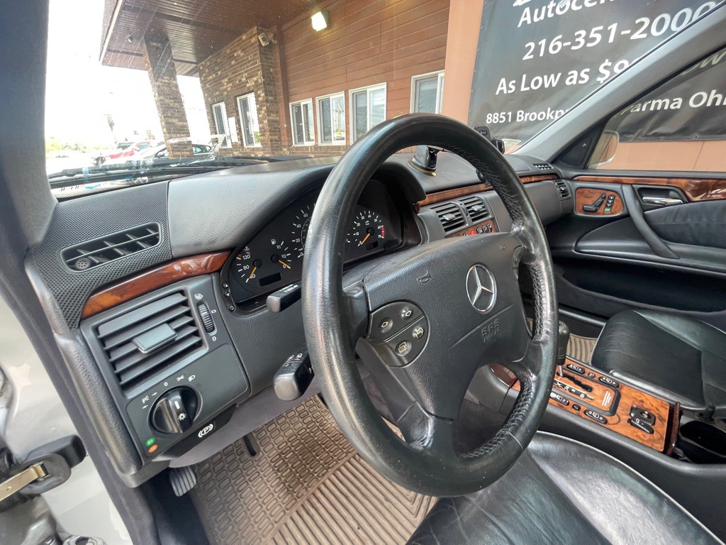 2000 Mercedes-Benz E-Class Image 13