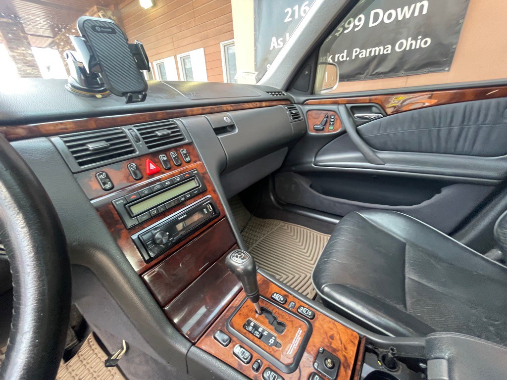 2000 Mercedes-Benz E-Class Image 14