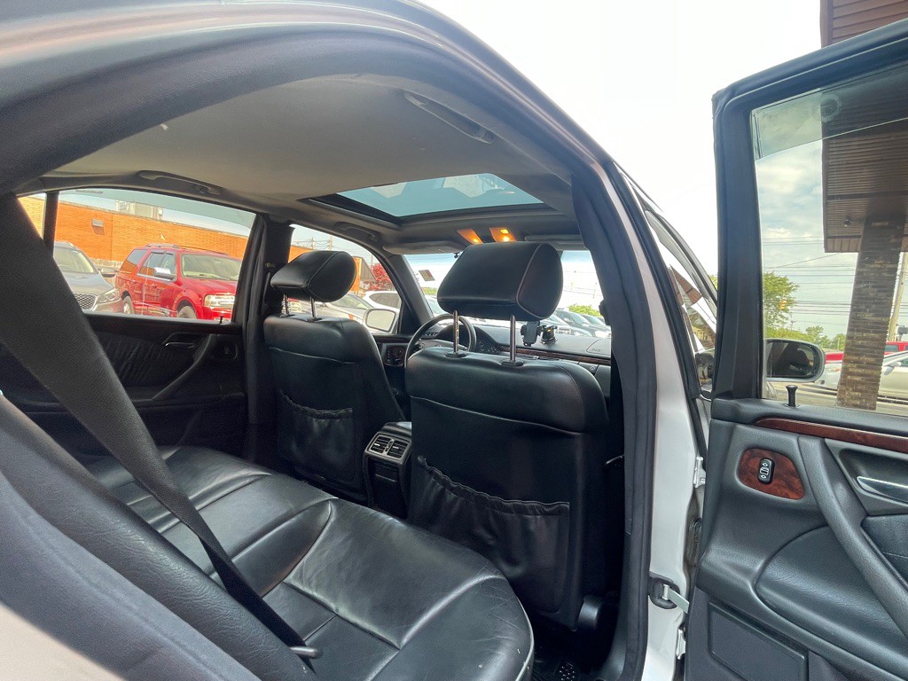 2000 Mercedes-Benz E-Class Image 15