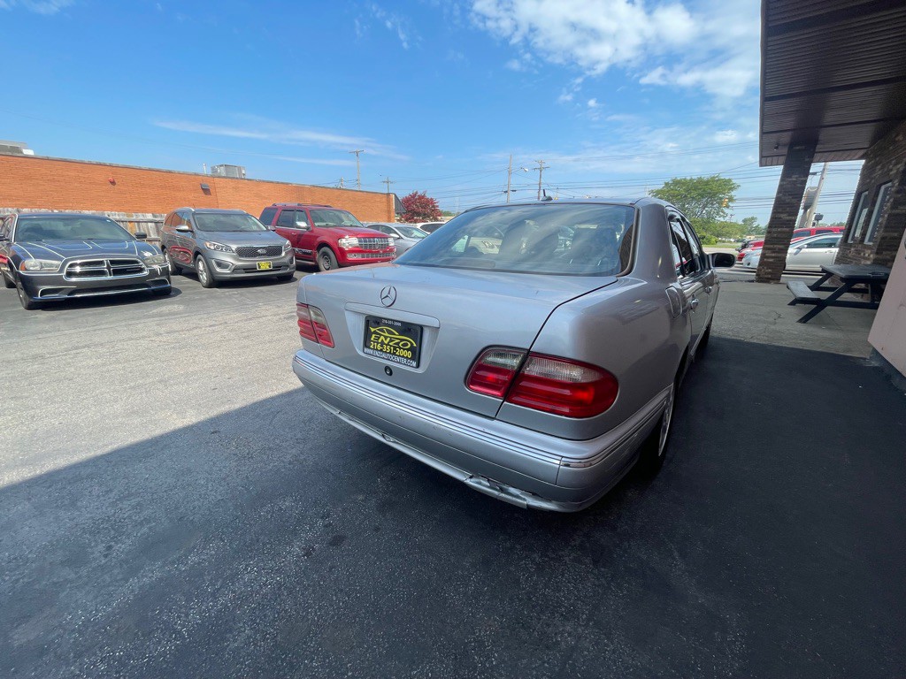 2000 Mercedes-Benz E-Class Image 21