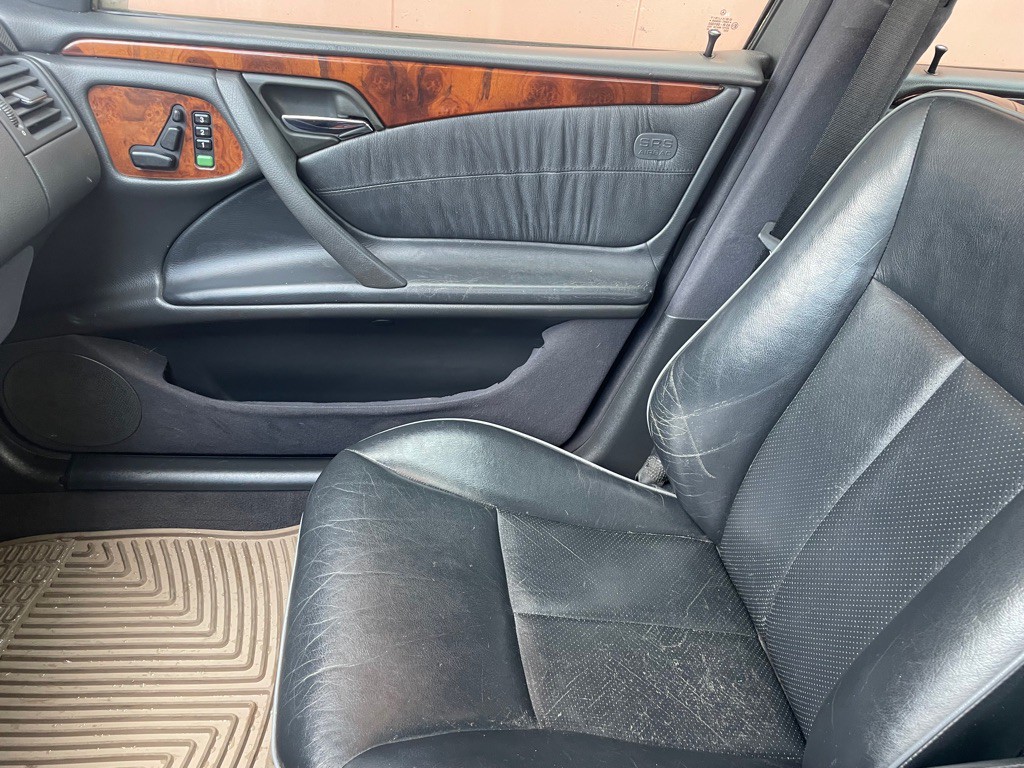 2000 Mercedes-Benz E-Class Image 25