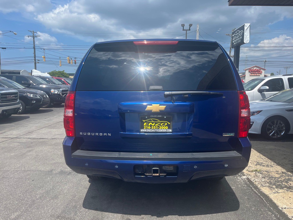 2012 Chevrolet Suburban Image 5