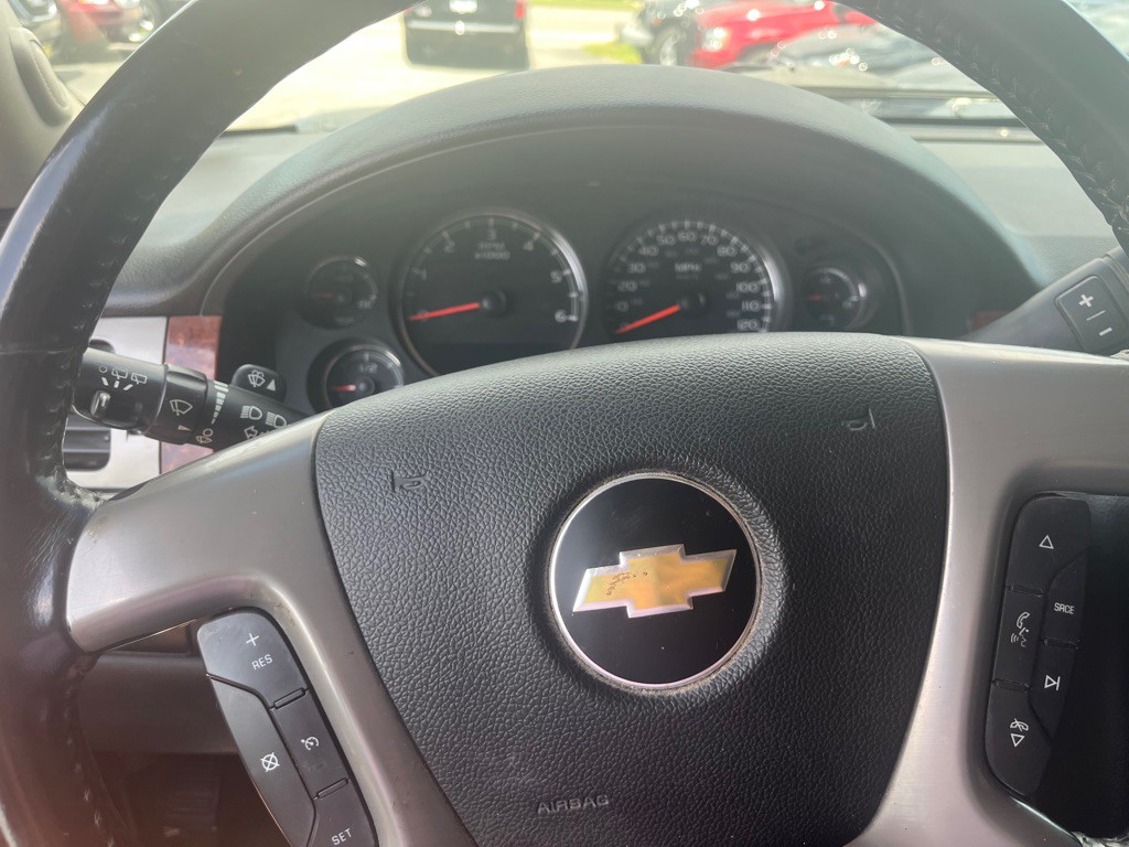 2012 Chevrolet Suburban Image 11