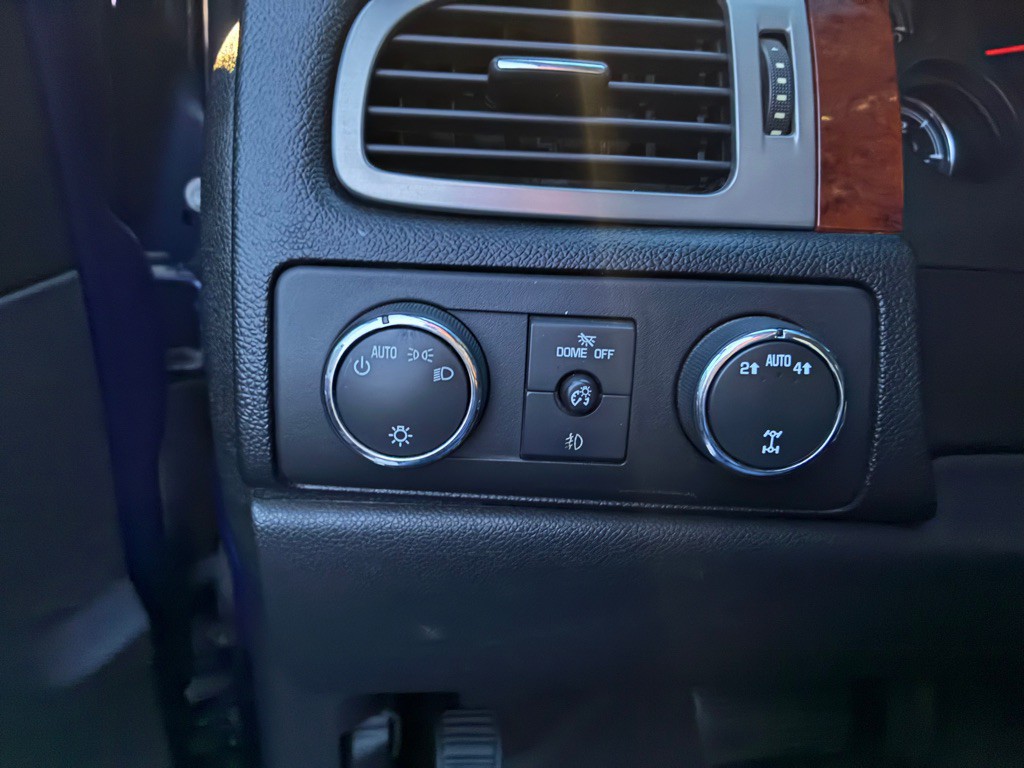 2012 Chevrolet Suburban Image 19