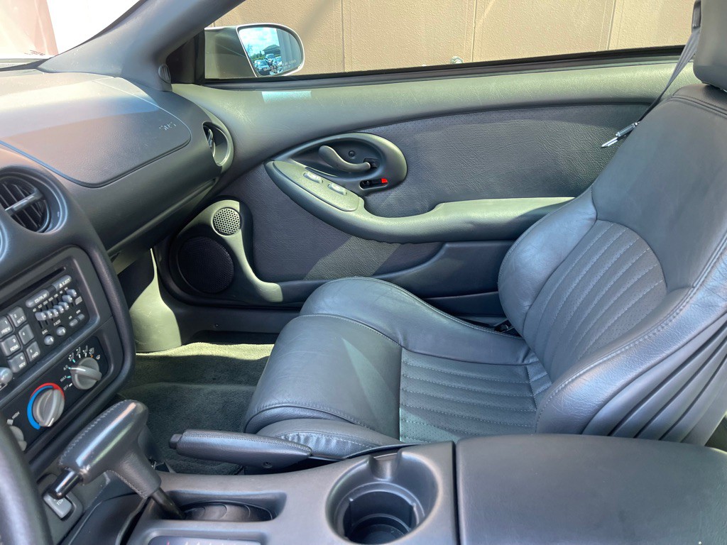 1998 Pontiac Firebird Image 32