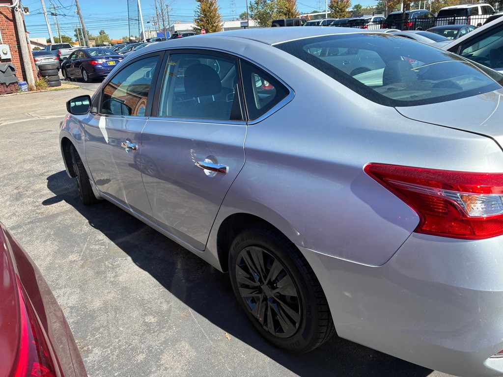 2017 Nissan Sentra Image 10