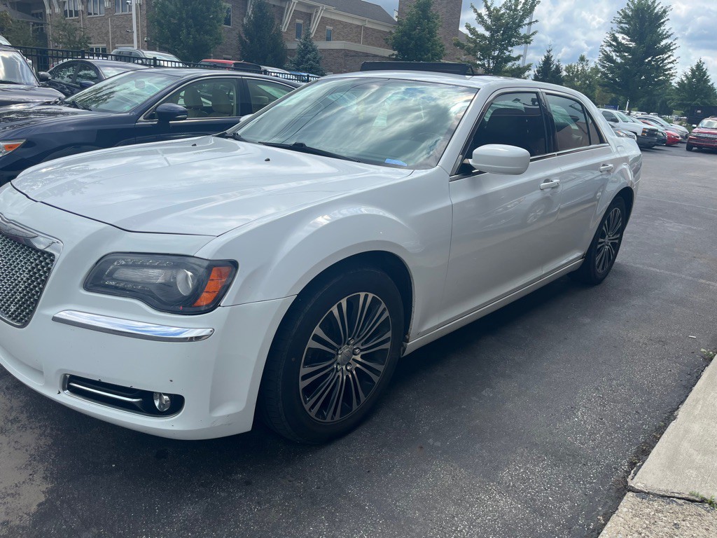 2012 Chrysler 300 Image 2
