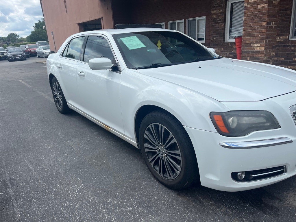 2012 Chrysler 300 Image 3