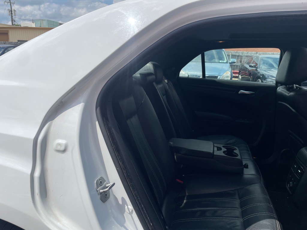 2012 Chrysler 300 Image 7
